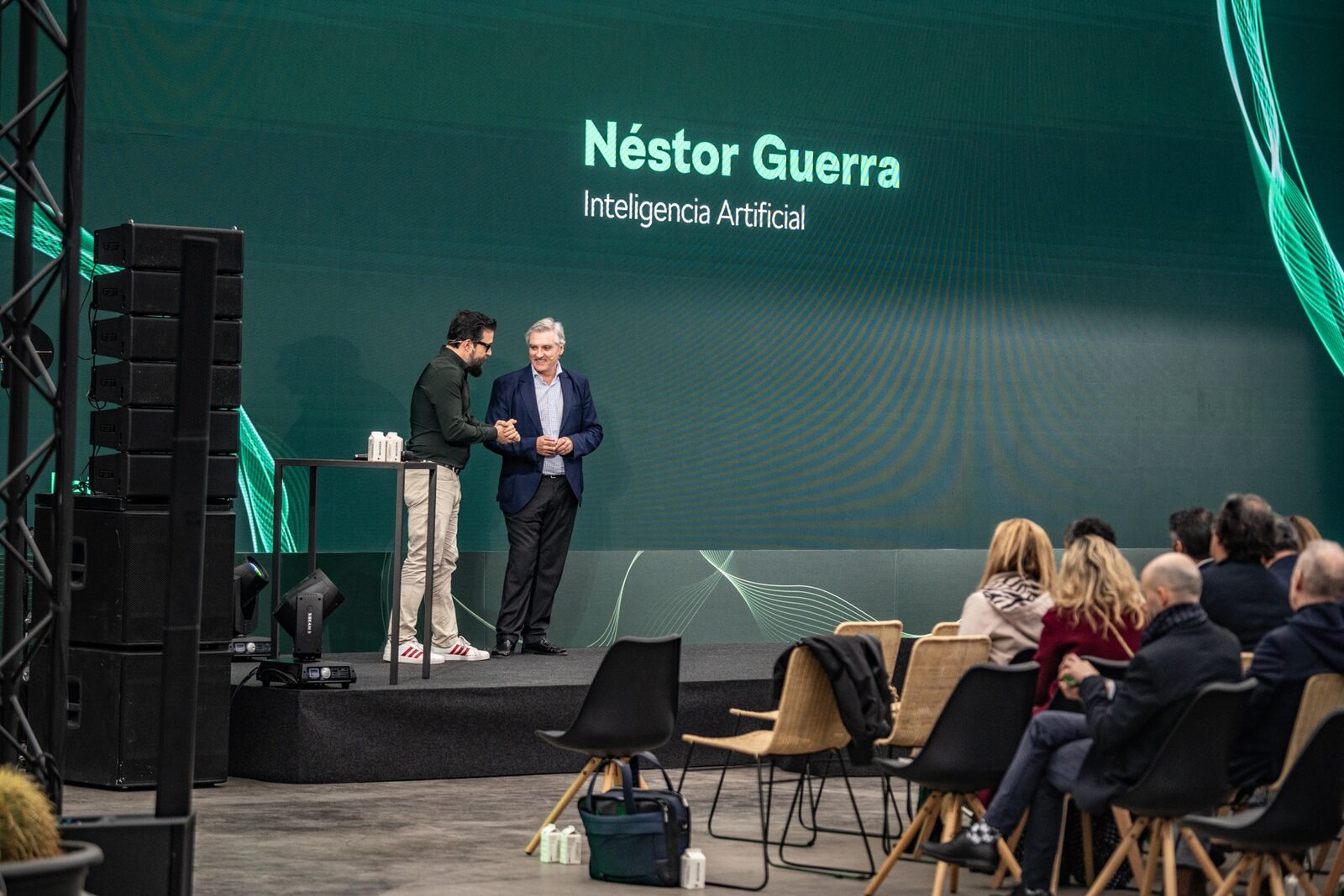 Néstor Guerra en una ponencia de inteligencia artificial