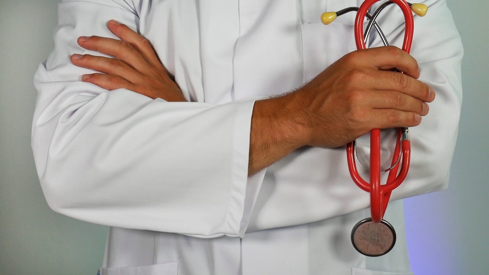Profesional médico, símbolo de la práctica clínica